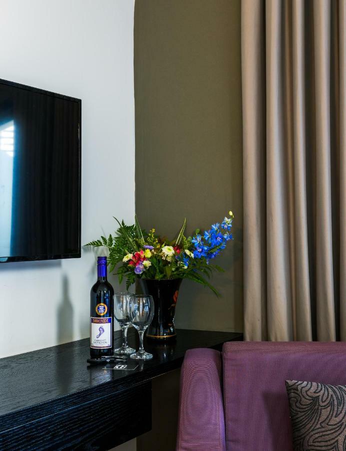 Kalvin Boutique Hotel By Levinsky Market Tel-Aviv Bagian luar foto